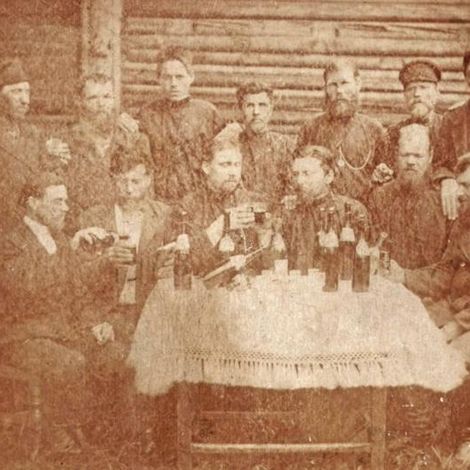 Группа рабочих революционно настроенных в 1905-1907 гг в пос Пучеже ф-ка Илсифа Сенькова.