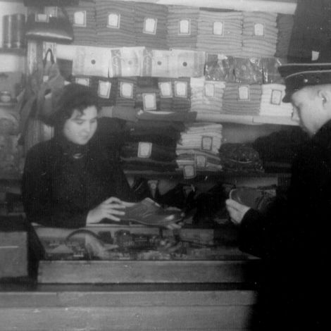 В магазине старого города 50-е годы XX века