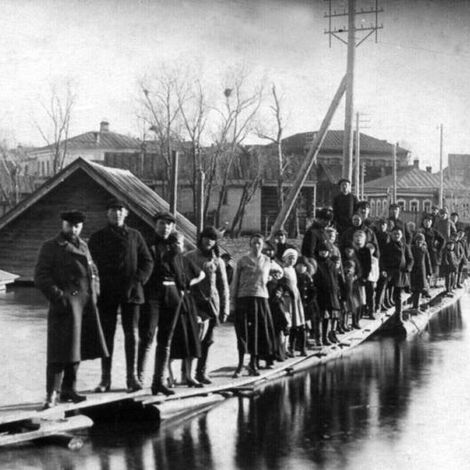 Наводнение (май 1926г.). На Котельниковом мосту .jpg